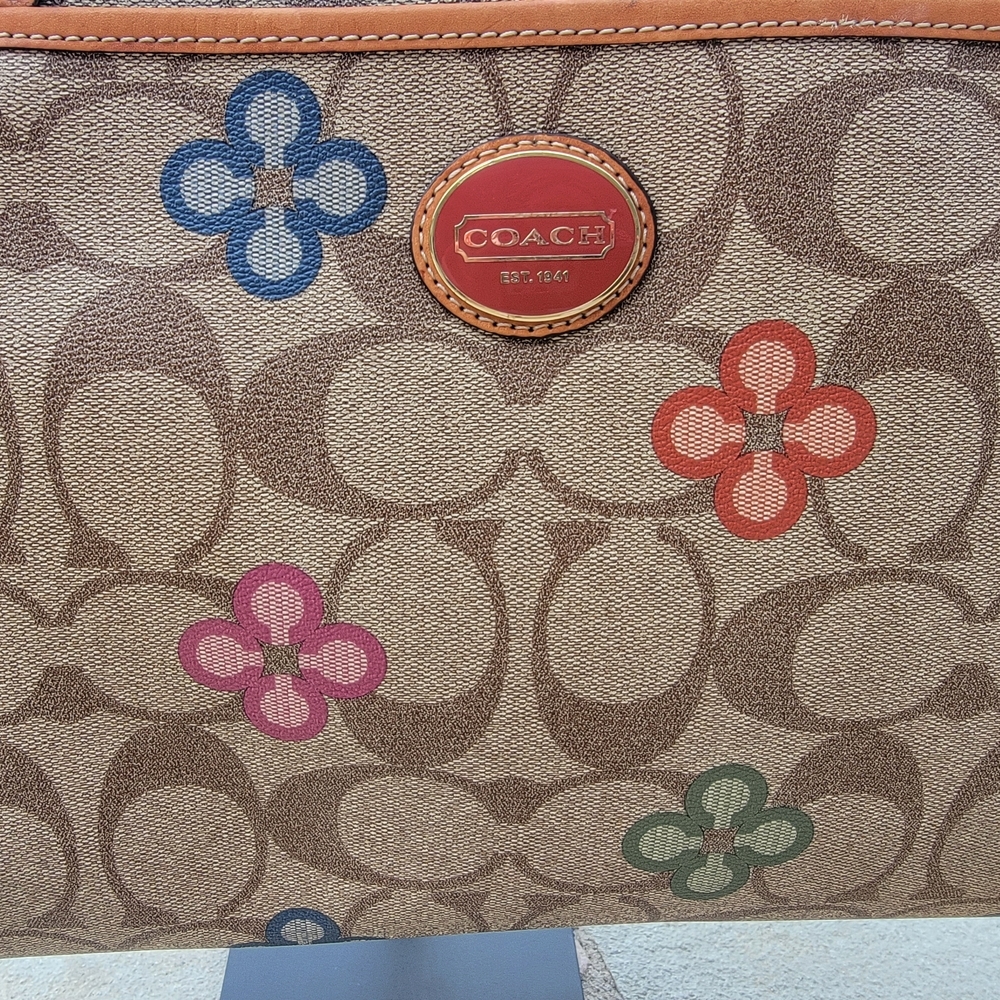 Coach Classic Peyton Clover Tote - Picture 3 of 15